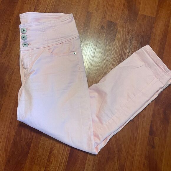 No Boundaries. Like new!! pink high waisted cropped jeans, size juniors,  9 - Picture 12 of 13